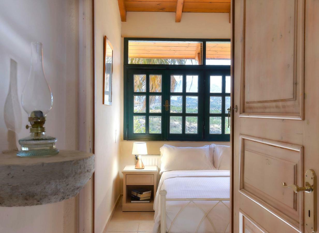 Castello Villa Daphnes - Private Pool & Whirlpool Dhafnes Exterior photo